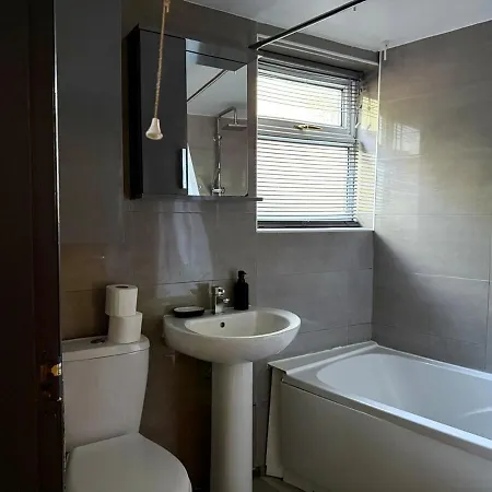 Apartment Cosy King Size Escape - Free Parking Birmingham