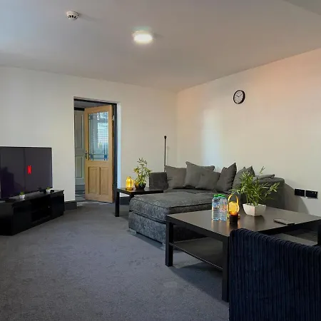 Apartment Cosy King Size Escape - Free Parking Birmingham